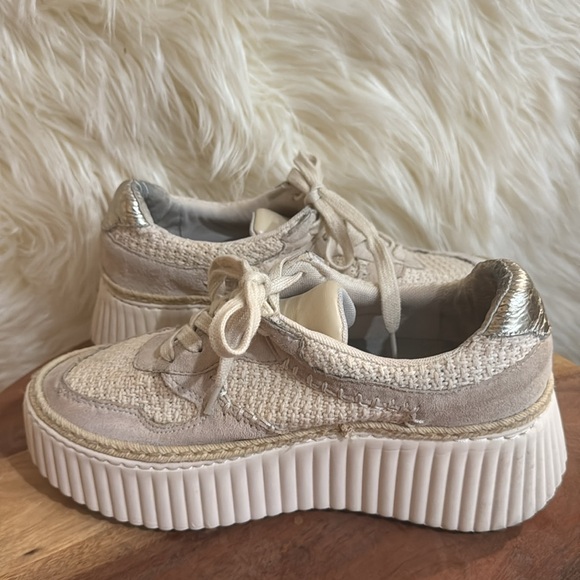 Dolce Vita Dandi Platform Sneaker - Picture 8 of 9